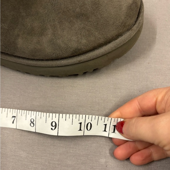 Ugg Classic mid calf boots gray like new!!!! 0 signs of wear size 11 - Picture 5 of 5